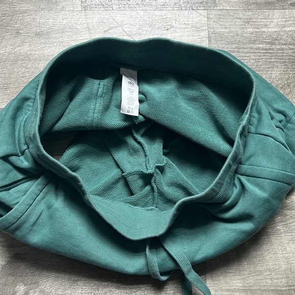 ALO Yoga Green Athletic Shorts with Elastic Waistband Sz Large - Picture 11 of 14